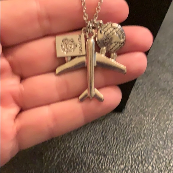 Globe airplane and passport necklace - Picture 3 of 3